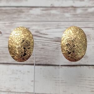 Vintage Clip On Earrings - 1" Flower Pattern Gold Tone Oval